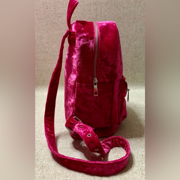 🎀Fuchsia backpack,velvet fabric. It is used, its condition is excellent.🎀#FORP - Picture 3 of 17